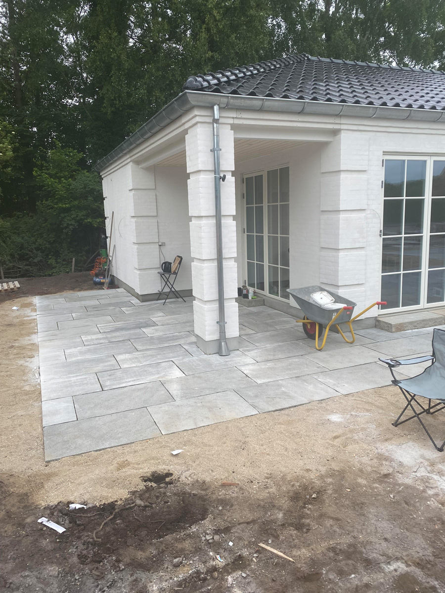 Betonbelægning ved nyt byggeri i Allerød af Haarkjær Byg